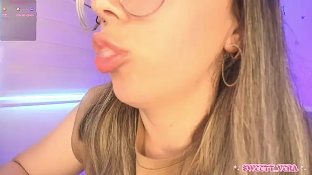Chat +18 de sweettvera ao vivo