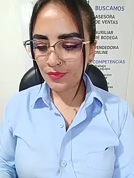 MAYE__13 Pertunjukan Webcam