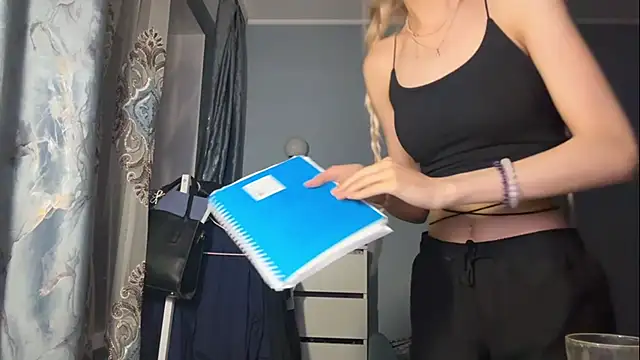 NievesHackey's Live XXX Chat