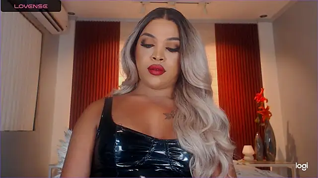 צ'אט XXX בשידור חי של MarryQueen22