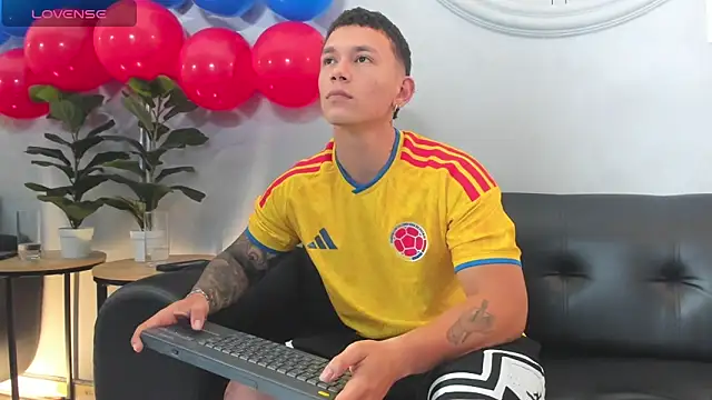 Thomas_moonn Live XXX chat