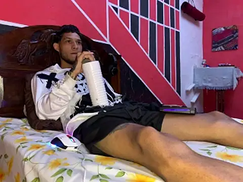 tanned_boy's Live XXX Chat