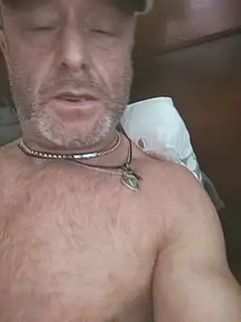 Slydog1010 Show in webcam