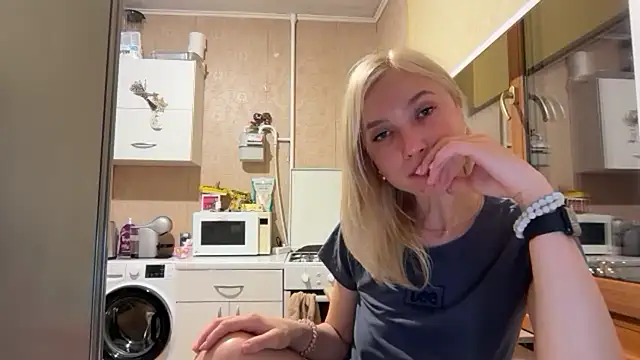 AngelJeni élő XXX-chatje
