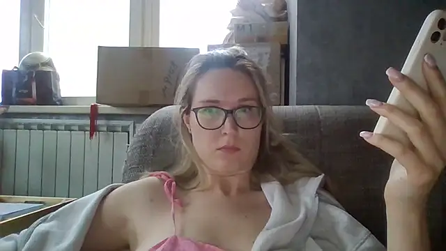 XXX chat uživo modela Jugira