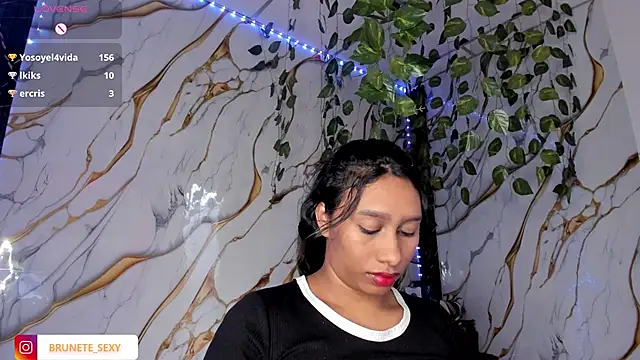 sexy_brunette_12 Live XXX-chat