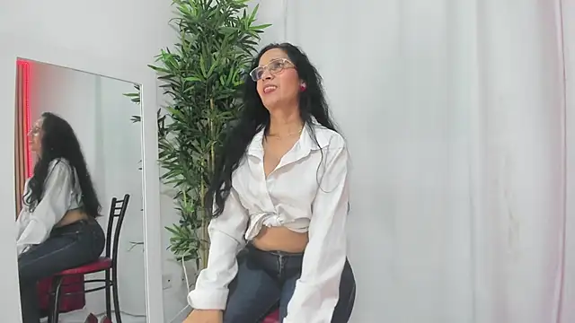 AnnaArela 现场XXX聊天