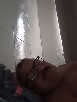 צ'אט XXX בשידור חי של Misterymem63