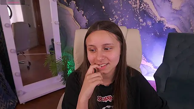 TinyNatalie Chat XXX in diretta