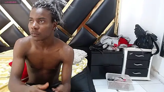 NoahJhonson69 Adlı Modelin Canlı XXX Sohbeti