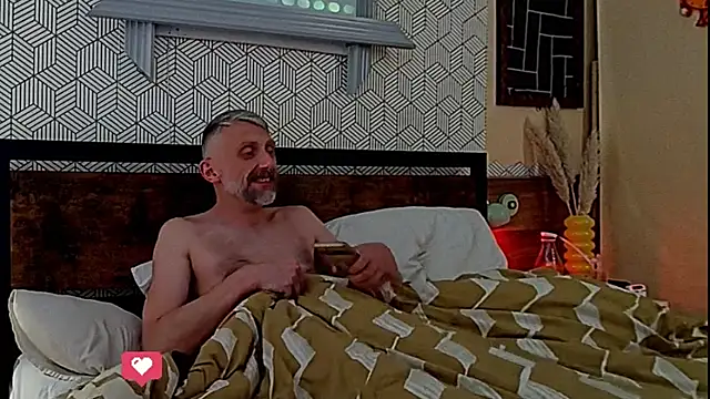 your-new-hoT-uncle Adlı Modelin Canlı XXX Sohbeti