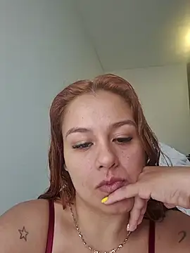 צ'אט XXX בשידור חי של Foxylisaflores