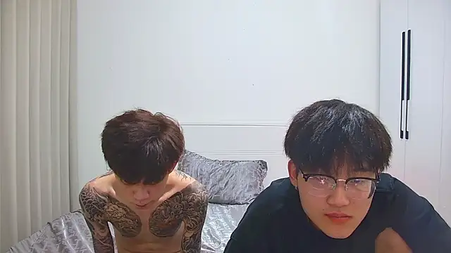 KK-cuteboy élő XXX-chatje