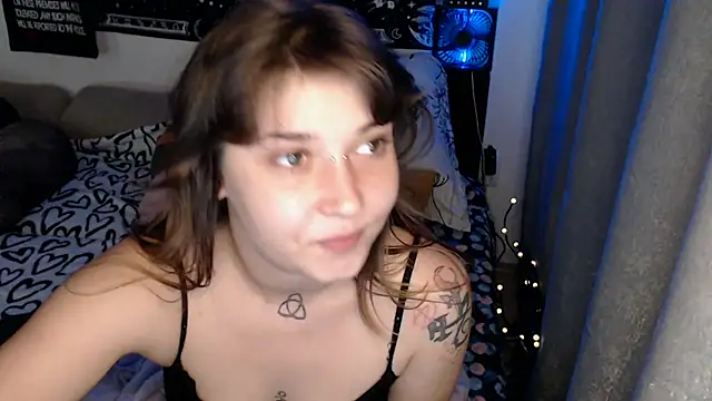 AlienforTwenty's Live XXX Chat
