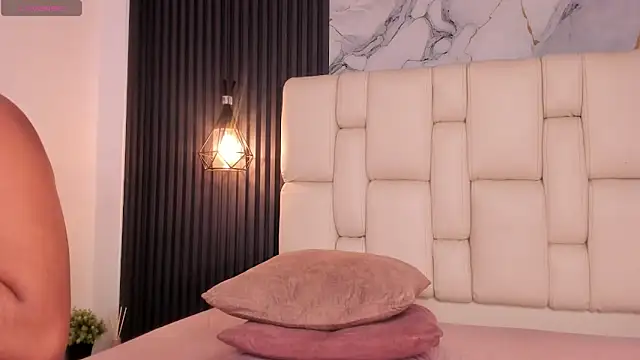 kristakinnky Adlı Modelin Canlı XXX Sohbeti