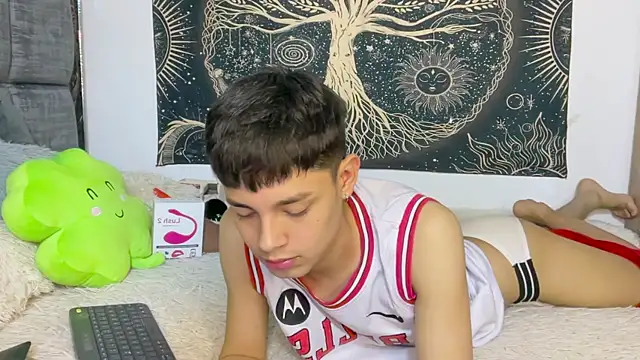 Andy_Belier23 Adlı Modelin Canlı XXX Sohbeti