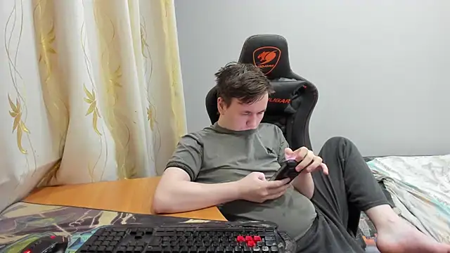 iliaskrislove Chat XXX live