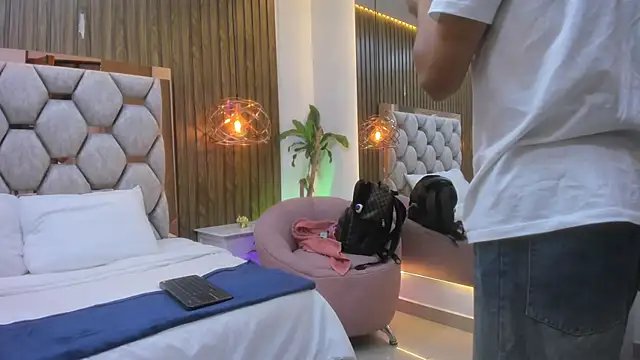 adams_bobby Adlı Modelin Canlı XXX Sohbeti