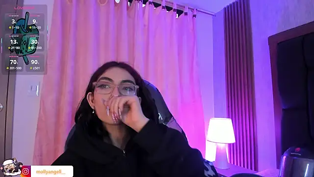 Molly_A live XXX chat