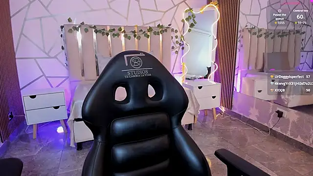 Chat +18 de Cloee_tay1 ao vivo