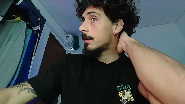 XXX chat uživo modela milkoffe