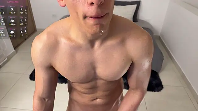 Maxx_Lancaster Adlı Modelin Canlı XXX Sohbeti