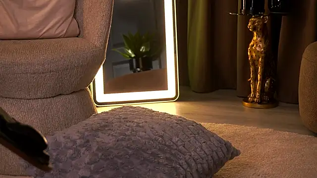 دردشة MissEmaDivine الجنسية المباشرة