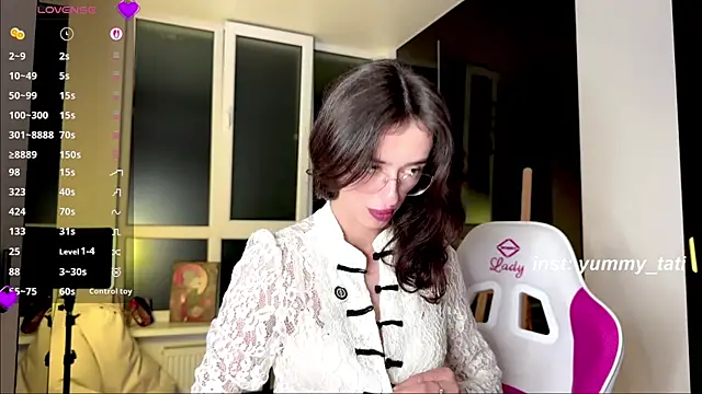 دردشة YummyTati الجنسية المباشرة