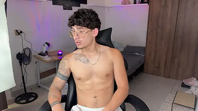 Kisan_Smith live XXX chat