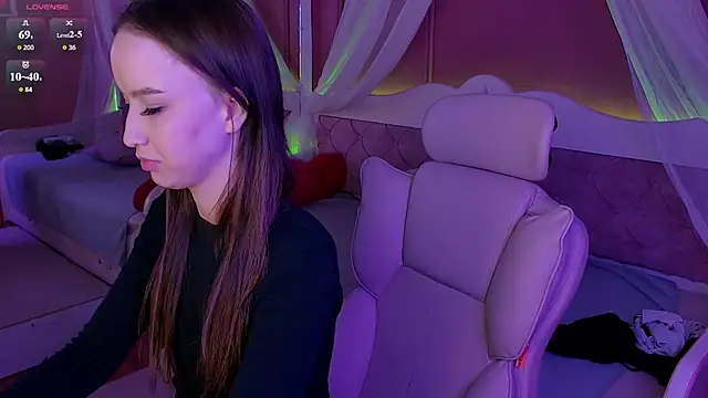 MonaHicks' Live XXX Chat