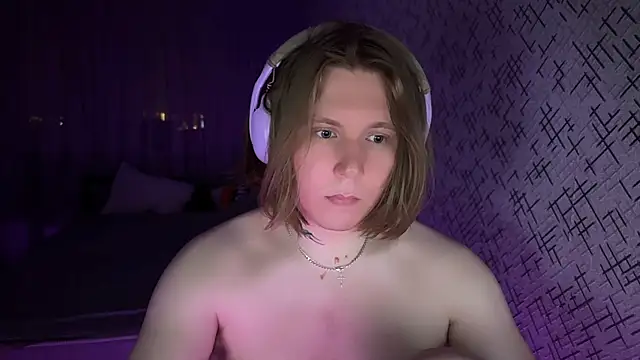 Hirtay élő XXX-chatje