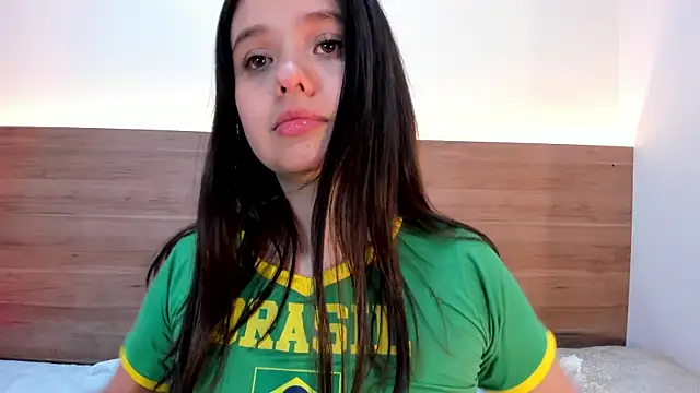 Chat +18 de thamiina__ ao vivo