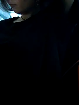XXX chat uživo modela Aashikalaa