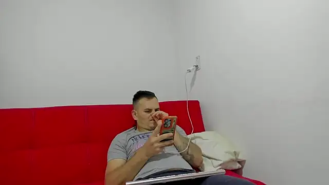 Edwin_Q's Live XXX Chat