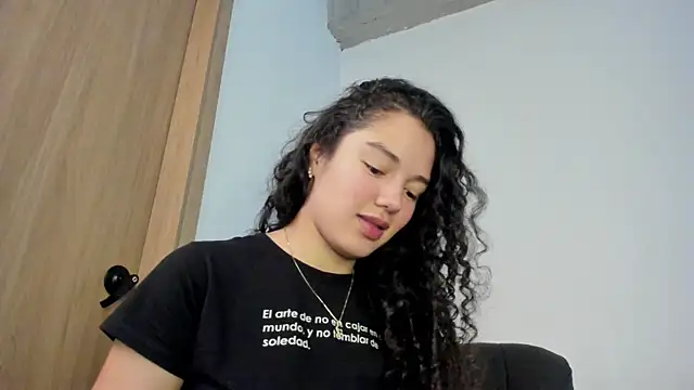 Chatroom XXX en direct de MiaRouseex