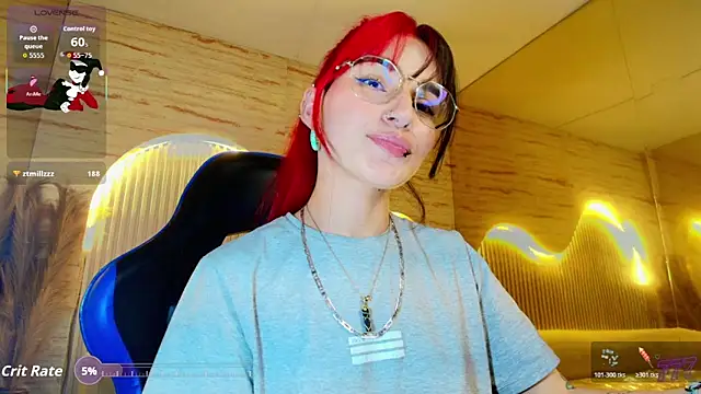 Moon_Red_r's Live XXX Chat