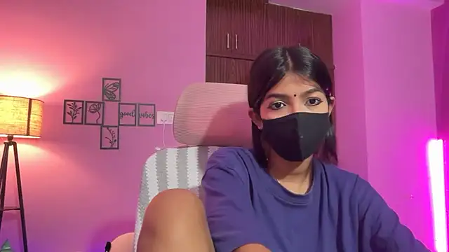 Neha18: онлайн-секс-чат