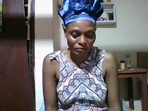 Ebonyqueen4 Adlı Modelin Canlı XXX Sohbeti