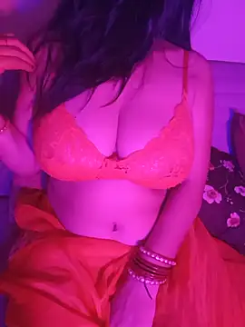 Yours_Stepmom Adlı Modelin Canlı XXX Sohbeti