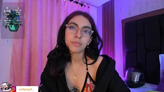 Molly_A Adlı Modelin Canlı XXX Sohbeti