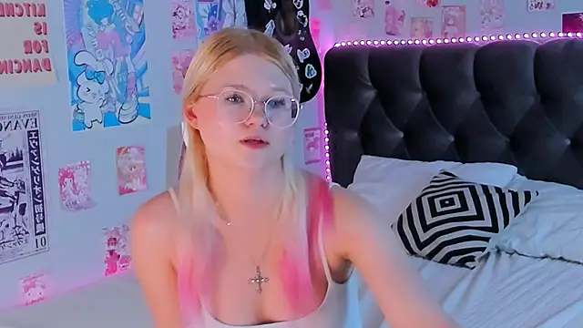 LunariaFox's Live XXX Chat
