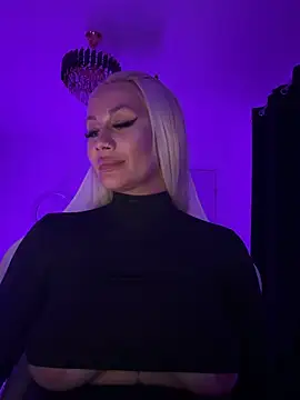 AlmaBby Adlı Modelin Canlı XXX Sohbeti