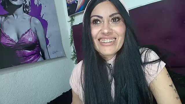 Tania_mature Adlı Modelin Canlı XXX Sohbeti