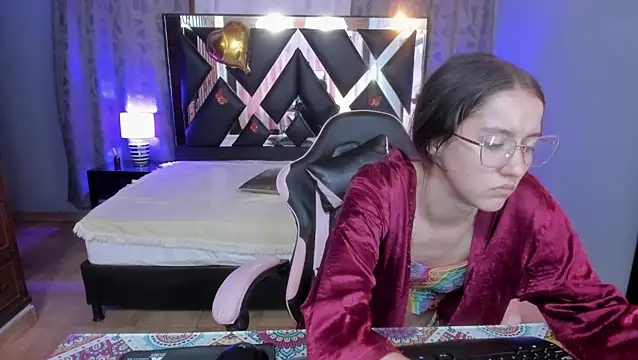 Linda4Petiten Live XXX chat
