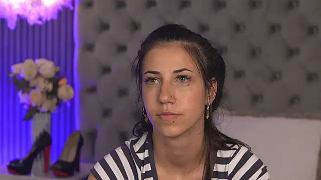 KeylaBlair Adlı Modelin Canlı XXX Sohbeti