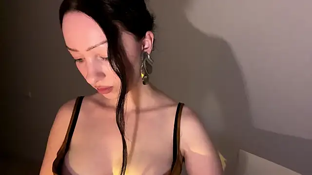Meow_Alika Adlı Modelin Canlı XXX Sohbeti