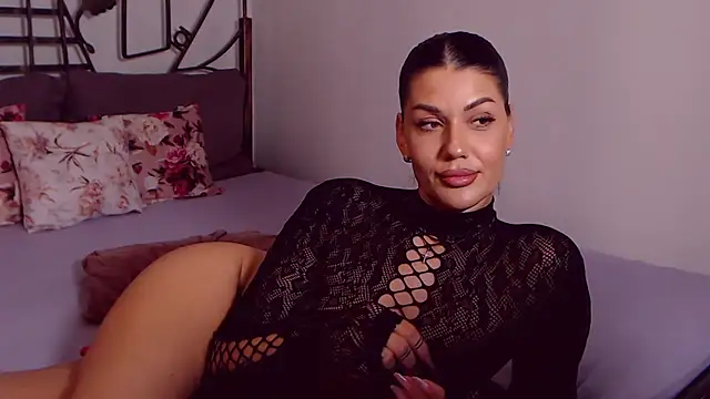 YvonneEverlee Adlı Modelin Canlı XXX Sohbeti