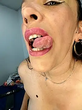 Shantey_Laurent élő XXX-chatje