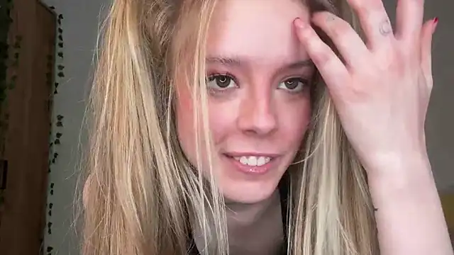 Catrinee Chat XXX live