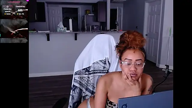 Chatroom XXX en direct de RylReese